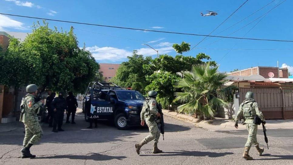 Dos helicópteros de la Marina sobrevuelan la colonia Santa Fe en Culiacán