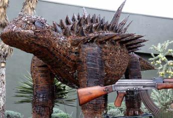 Crean dinosaurio con armas recuperadas por Sedena, ¿dónde se encuentra?