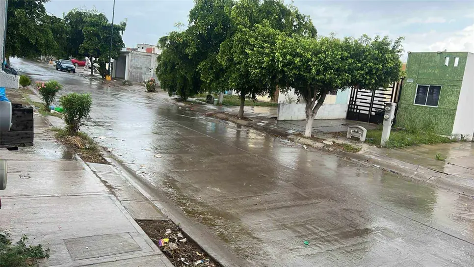 La lluvia y el granizo sorprendió a los mazatlecos. FOTO: Luz Noticias