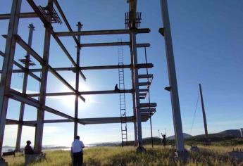 Amenaza con lanzarse de una estructura en Topolobampo; logran evitar una tragedia