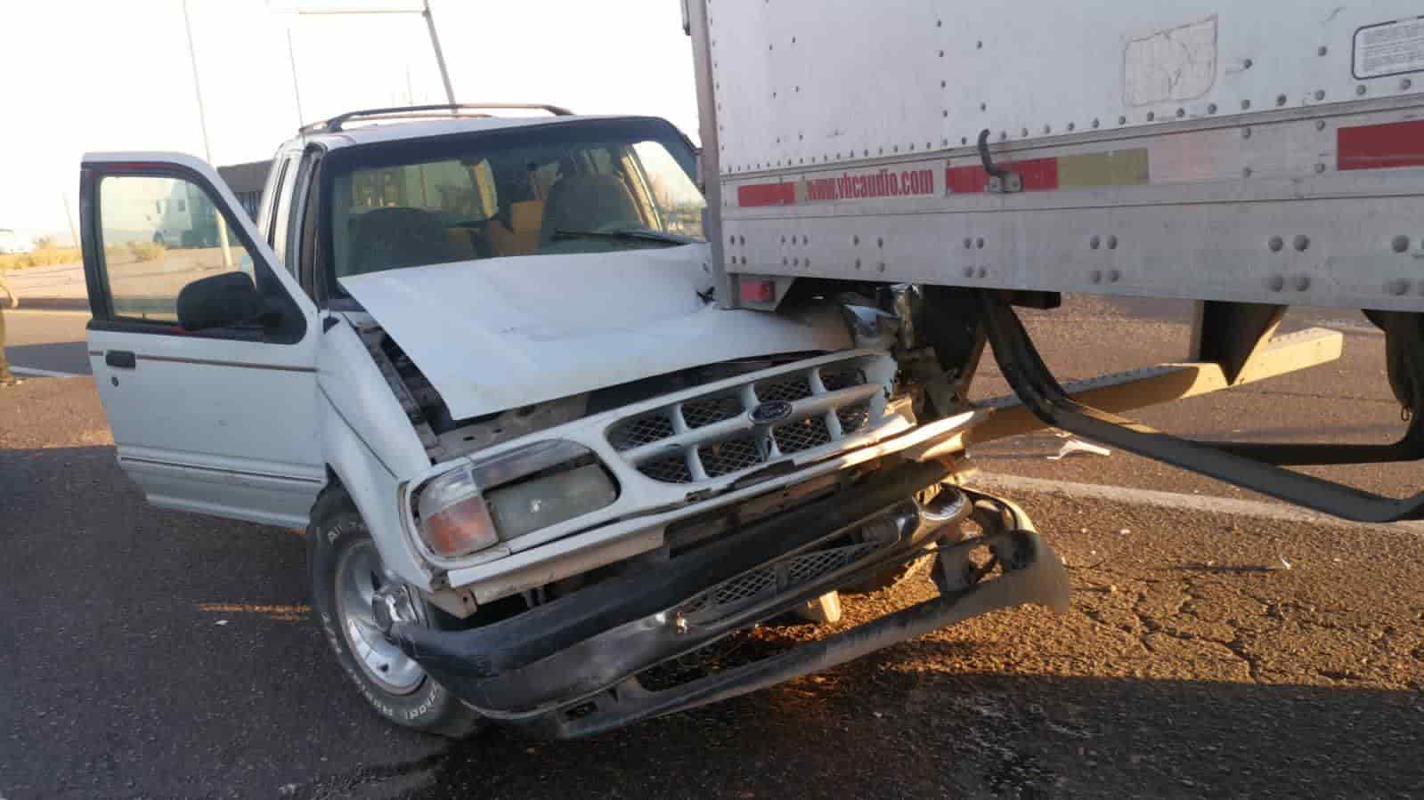 Adulto mayor termina lesionado al impactarse contra un tráiler en la México 15