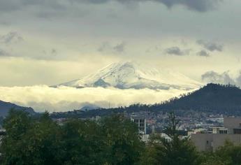 Así luce el volcán Popocatépetl totalmente cubierto de nieve | VIDEO