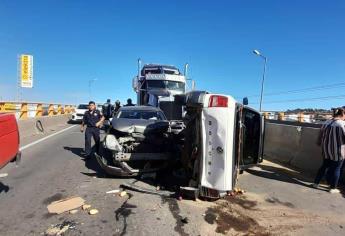 Carambola de tres vehículos en paso superior de El Conchi, Mazatlán 