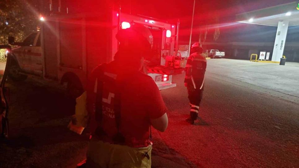 Un joven quedó prensado al volcarse en una camioneta por La Costerita y Geovanny Zamudio en Culiacán