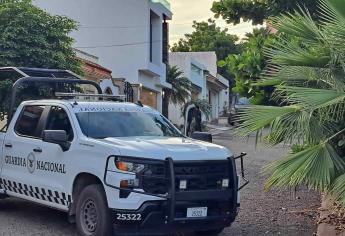 Arriban fuerzas federales a la casa del Nini, para realizar el cateo en Colinas de la Ribera, en Culiacán 