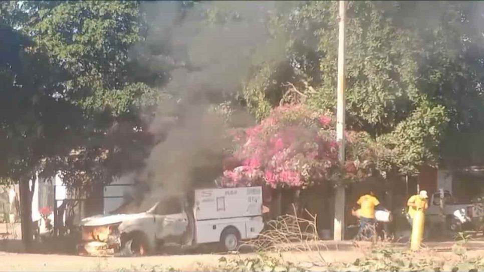 Camioneta cargada con tanques de gas se prende en llamas en El Fuerte