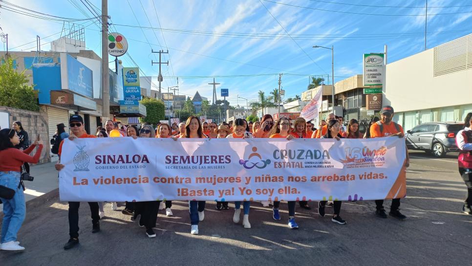 Mujeres marchan contra la violencia de género en Culiacán
