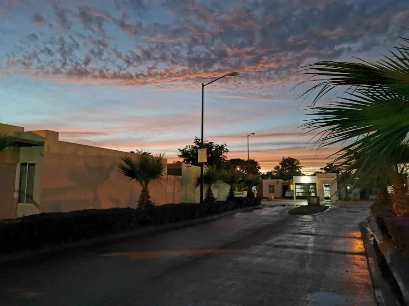 Los Mochis: entre penumbras, baches y montones de basura; empresarios piden solución