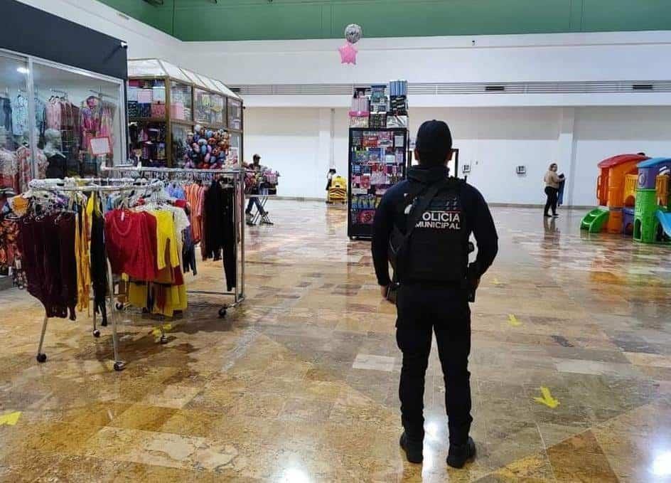 Hombre vestido de negro roba un banco en Culiacán