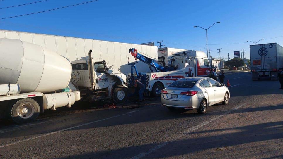 Accidente en la carretera Internacional ocasiona caos vehicular en Mazatlán