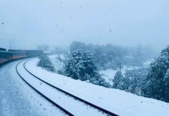 ¿Cuál es el mejor mes para viajar en El Chepe y ver la nieve en la sierra de Chihuahua?