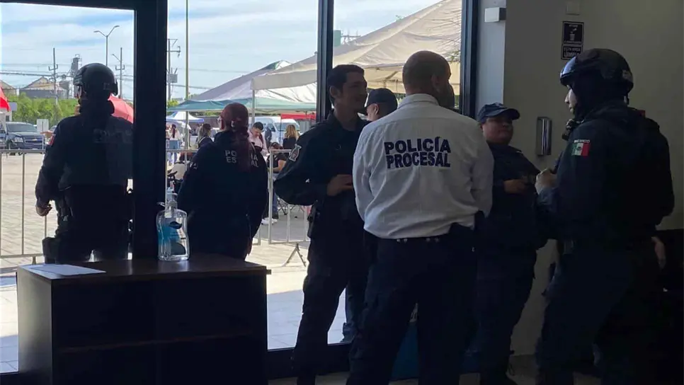 El conato de bronca empezó al finalizar la audiencia. FOTO: Luz Noticias