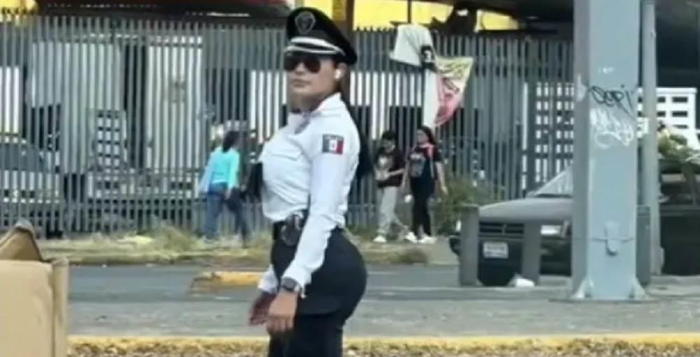 Agente de tránsito paraliza las redes sociales y el tráfico en Guadalajara