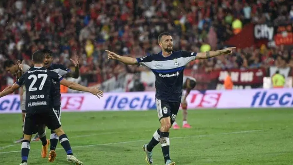 El joven lloró la salvación de su equipo y envió un mensaje a su maestra de matemáticas.