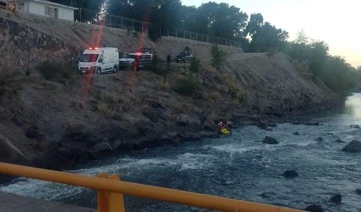 Mujer resbala y cae al río en La Bocatoma de San Blas, El Fuerte