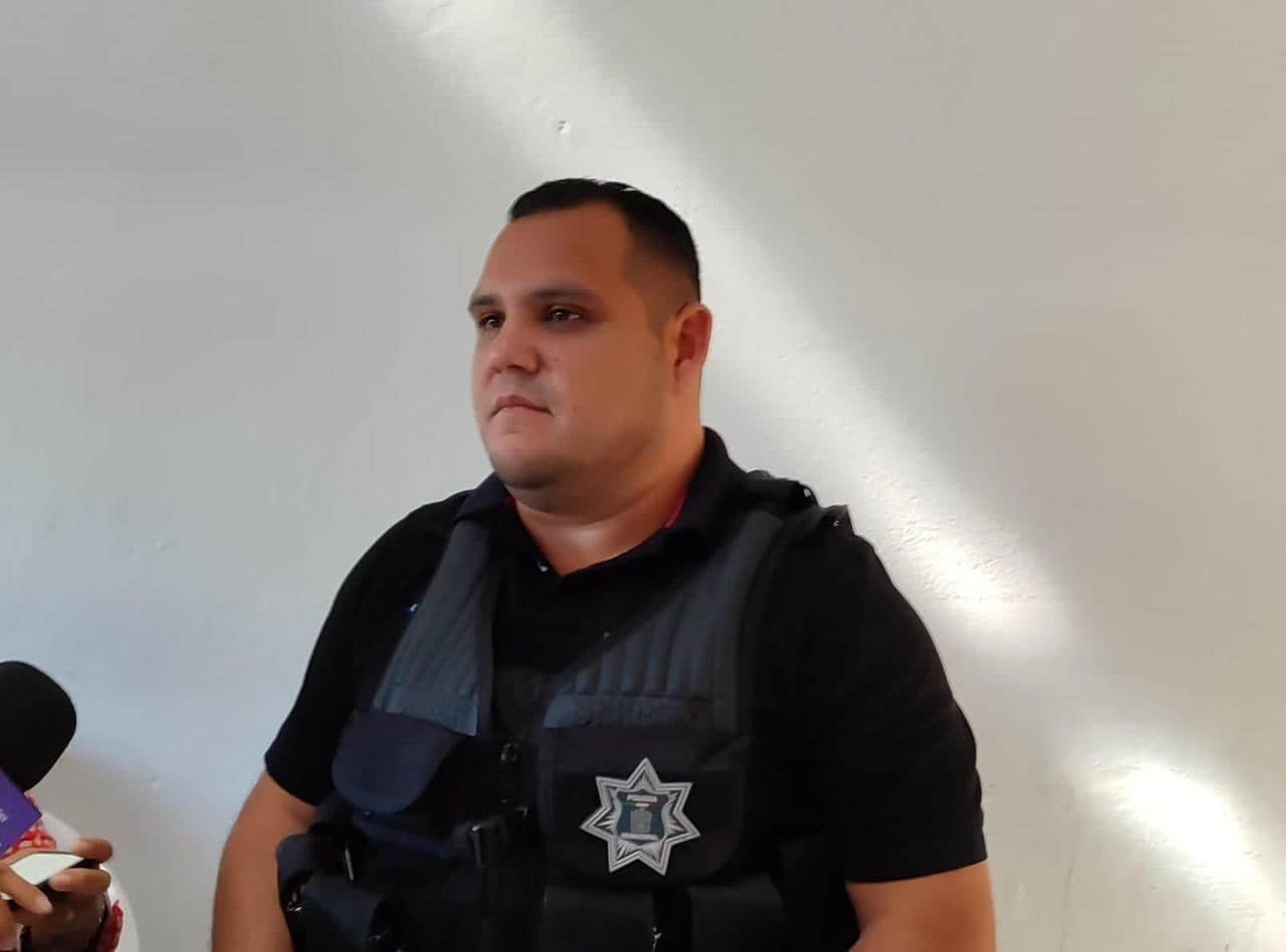 El funcionario detalló, que tras este ataque las víctimas a bordo de la camioneta, lograron escarpar y seguir su camino.