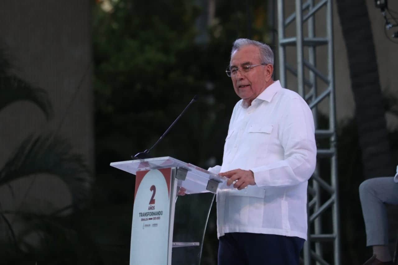 El gobernador Rubén Rocha Moya dirigiéndose a la sociedad sinaloense.
