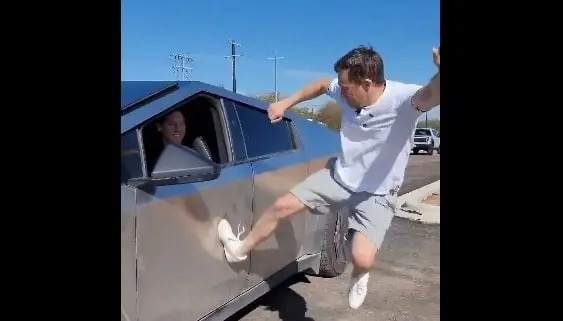 La Cybertruck será a pruebas de golpes en su carrocería.