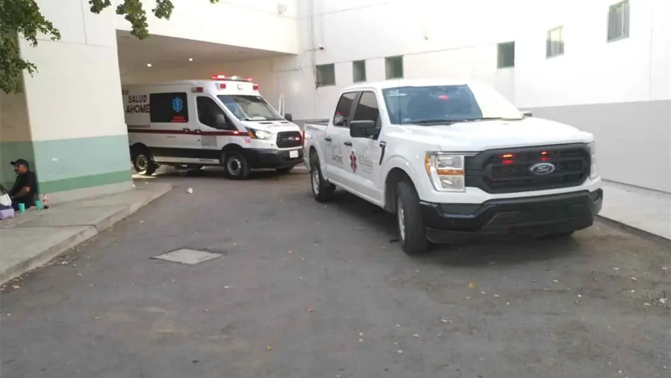 Autoridades acudieron al nosocomio para recabar información de lo acontecido.