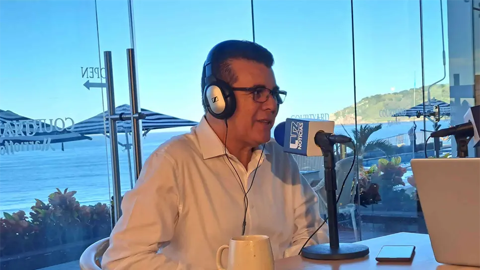 Édgar González en el noticiero de Luz Noticias. FOTO: Luz Noticias