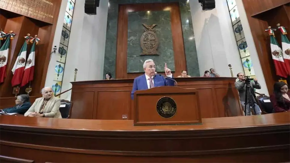 Rubén Rocha Moya en el Congreso de Sinaloa.