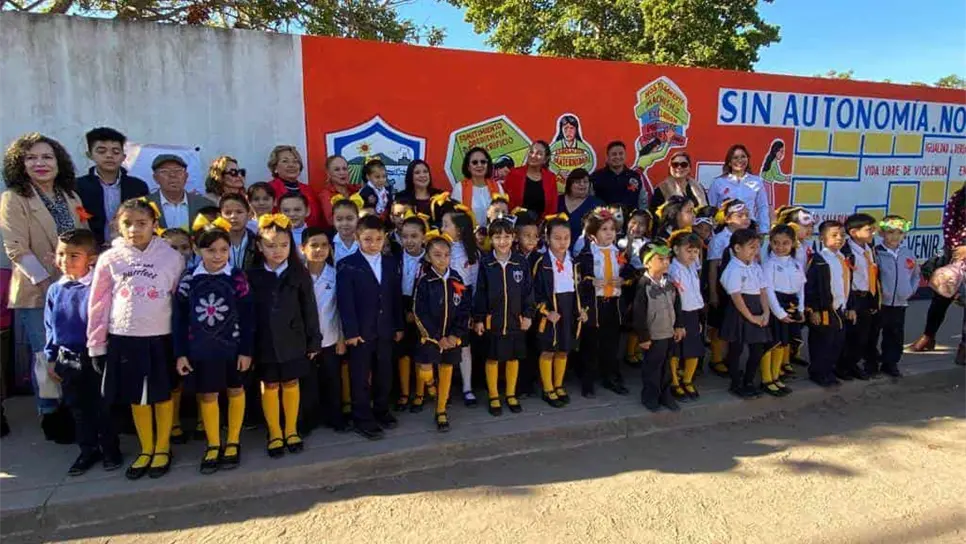 La directora del plantel, Ana Julia Soto Corral, se dijo agradecida de ser tomados en cuenta y ser sede de este importante trabajo en favor de las mujeres.