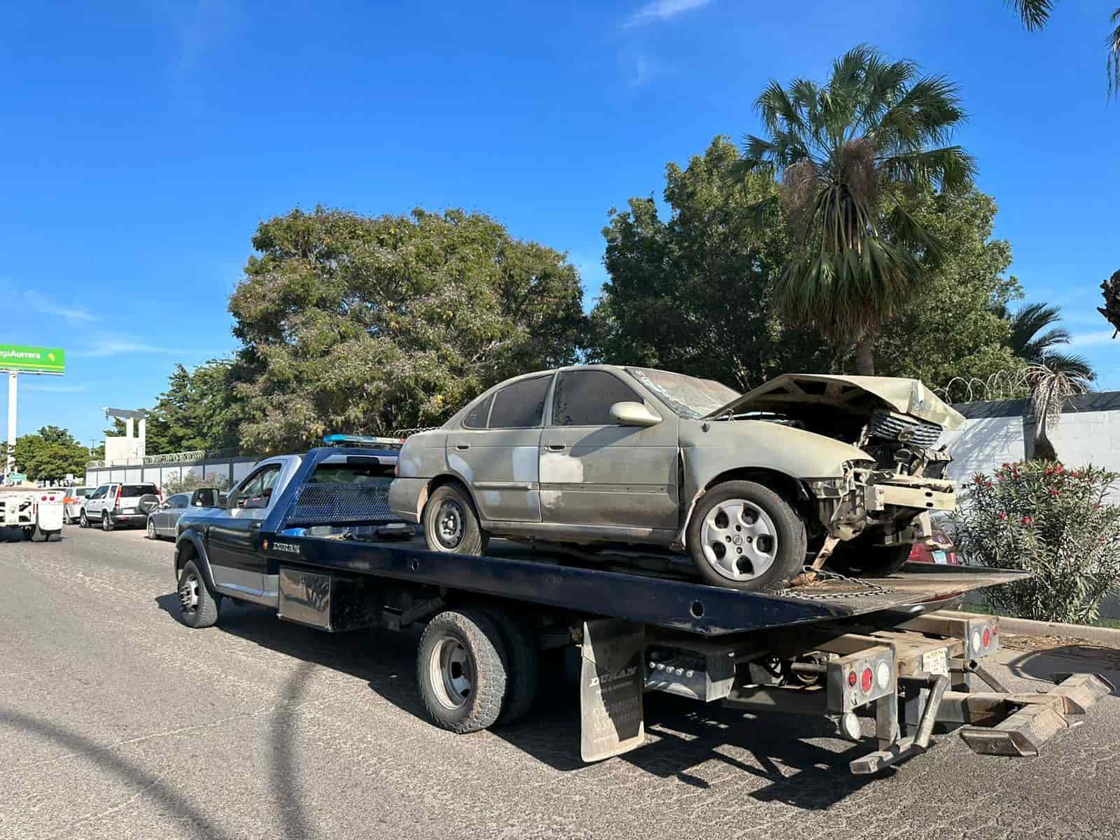 El desfile inicio a las 14:40 horas de éste martes, desde las instalaciones de seguridad pública hasta la plazuela 27 de septiembre.