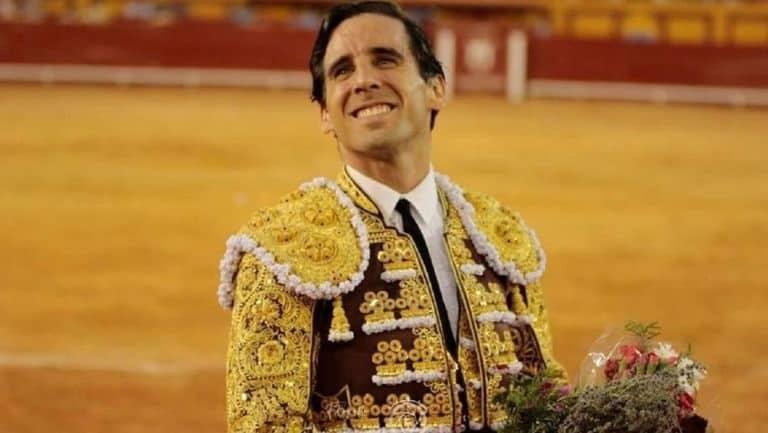 Torero avisa a su pareja que no se casará y la deja plantada en el altar