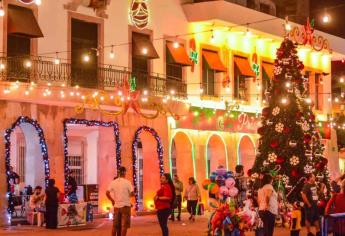 La magia de la Navidad llega a Mazatlán con el encendido de luces en la Plazuela República 