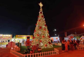 ¡Nieve, Santa Claus y El Grinch!, inauguran la Verbena Culiacán 2023 con el encendido de la Villa Navideña