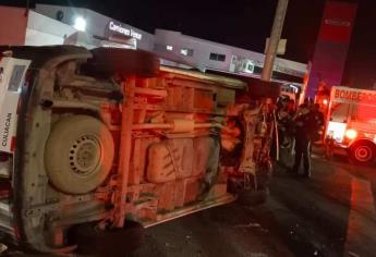 Se activan los códigos de alerta en Culiacán tras voltearse una ambulancia de la Cruz Roja 