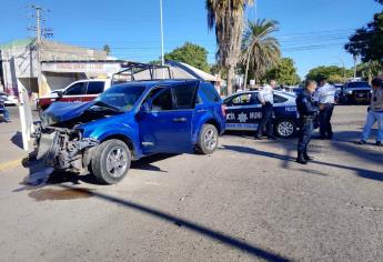 Hombre resulta lesionado tras volcar en la intersección de Marcial Ordóñez y Guillermo Prieto en Los Mochis