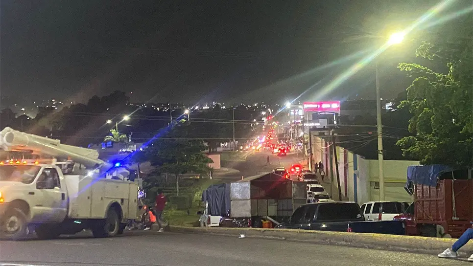 En general son muchas avenidas y cruces los que se convierten en caos.