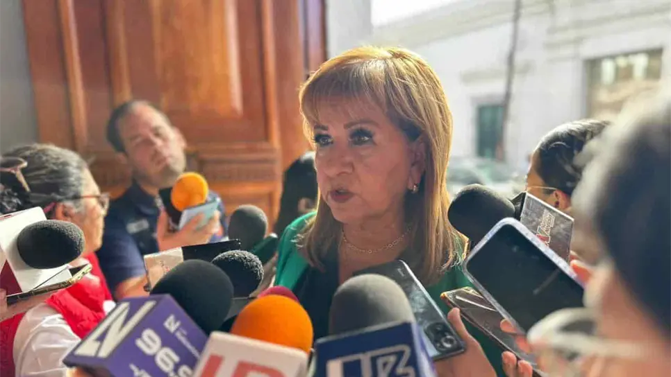 Tere Guerra atendiendo a los medios de comunicación. FOTO: Luz Noticias