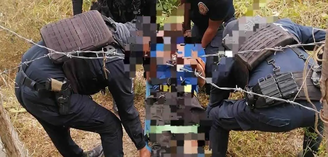 La víctima comentó que se arrastró hasta el lugar donde fue encontrado, esto con la finalidad de mantenerse a salvo y protegido de los maleantes.