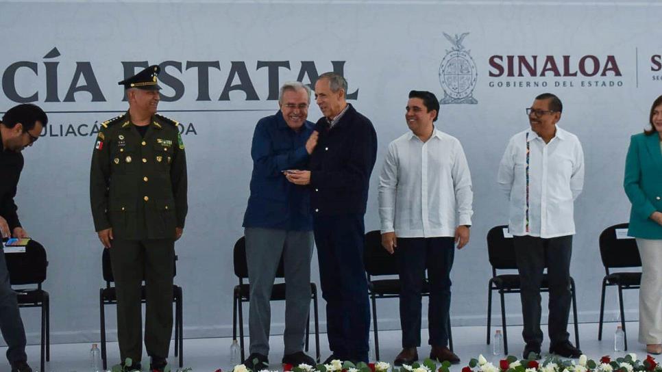 Gobierno del Estado entrega 5 patrullas al municipio de Ahome