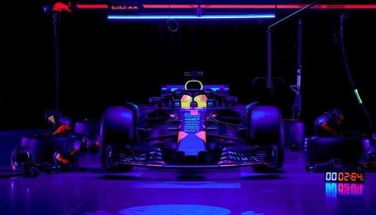 Red Bull impone marca mundial al cambiar llantas con los ojos vendados