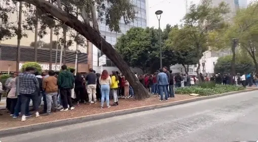 Miles de personas fueron evacuadas de sus trabajos y casas ante el temor de otro micro sismo.
