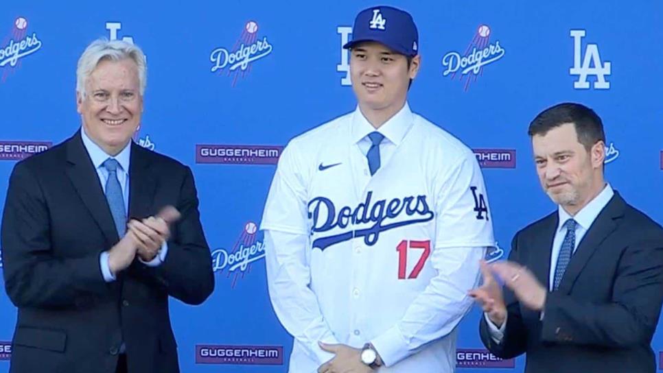 Shohei Ohtani se presenta con los Dodgers de Los Ángeles