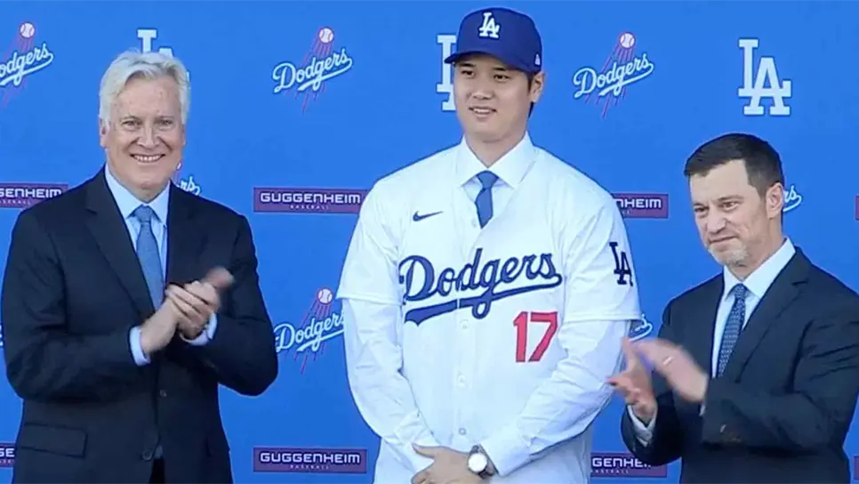 El pelotero japonés al ser presentado oficialmente como miembro de los Dodgers de Los Ángeles.