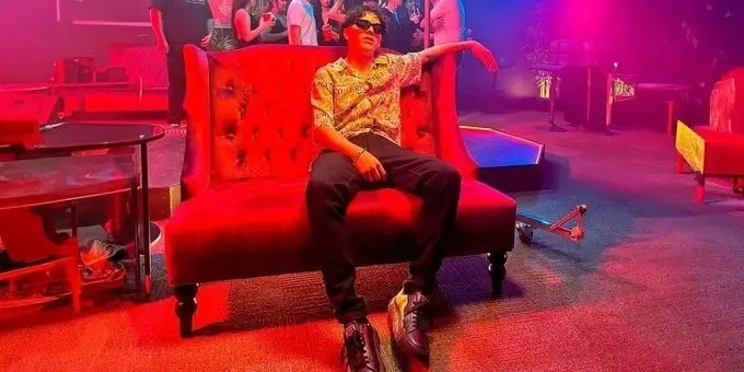 El joven está pisando fuerte en el género musical.