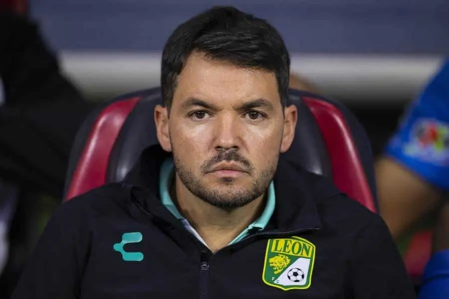 El estratega uruguayo no pudo triunfar con la escuadra del León.