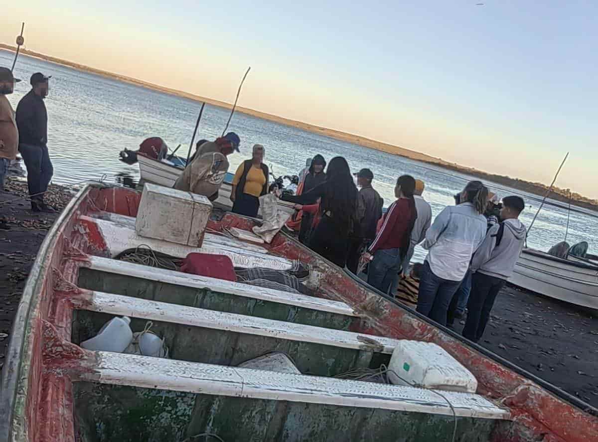 Familiares llegaron al lugar donde encontraron al pescador.