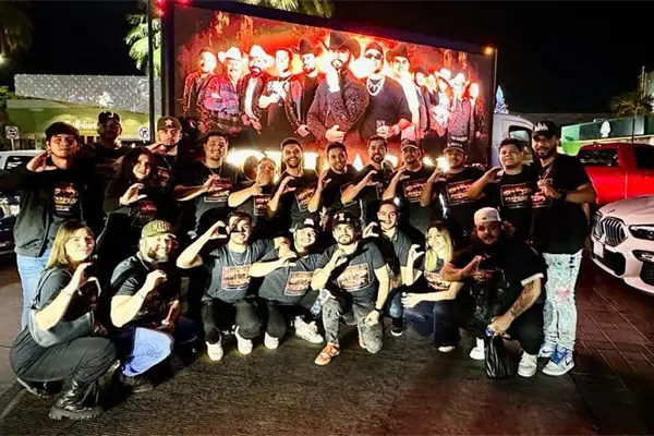 Sigue la fiesta grupo La Ventaja en el lanzamiento de «Culiacán DeLuxe 2»