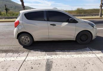 Asegura Policía de Investigación carro con serie alterada en Culiacán