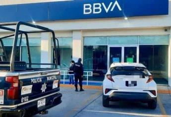 ¿Vas a retirar dinero del banco? Un policía puede escoltarte; te decimos cómo solicitarlo