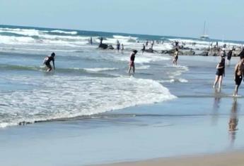 Dos turistas son rescatados de ahogarse en playas de Mazatlán