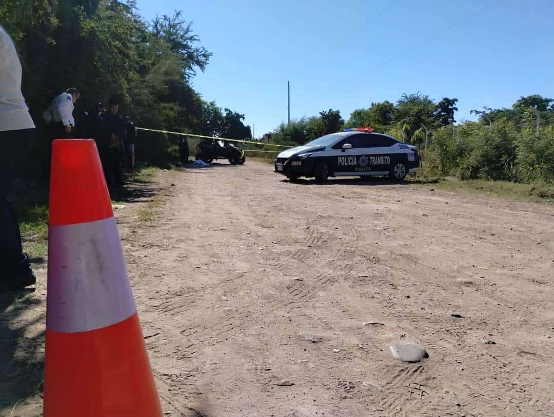 Muere mujer tras volcar en un Razer y terminar aplastada en Guamúchil