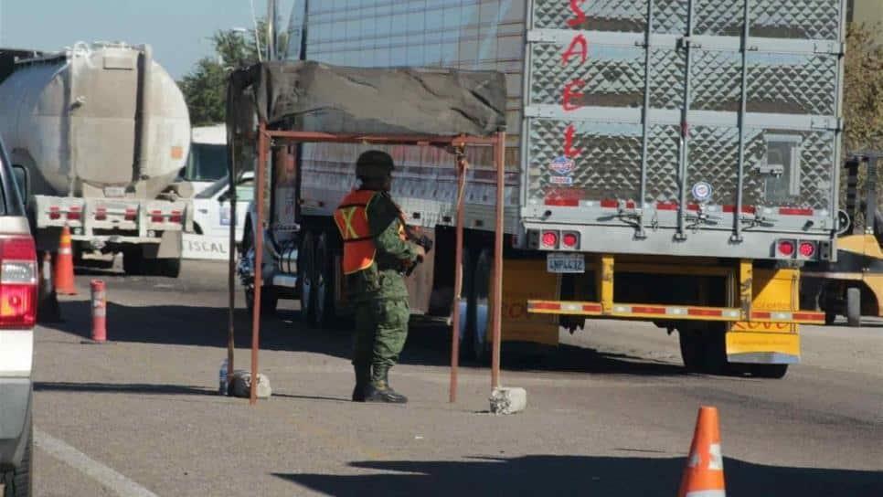 «Eres una vieja mitotera», señala oficial a paisano en retén de El Desengaño | VIDEO