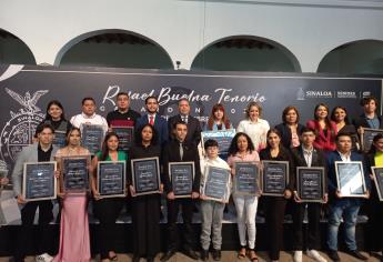 Jóvenes Sinaloenses reciben el premio Rafael Buelna Tenorio por sus acciones de beneficio social